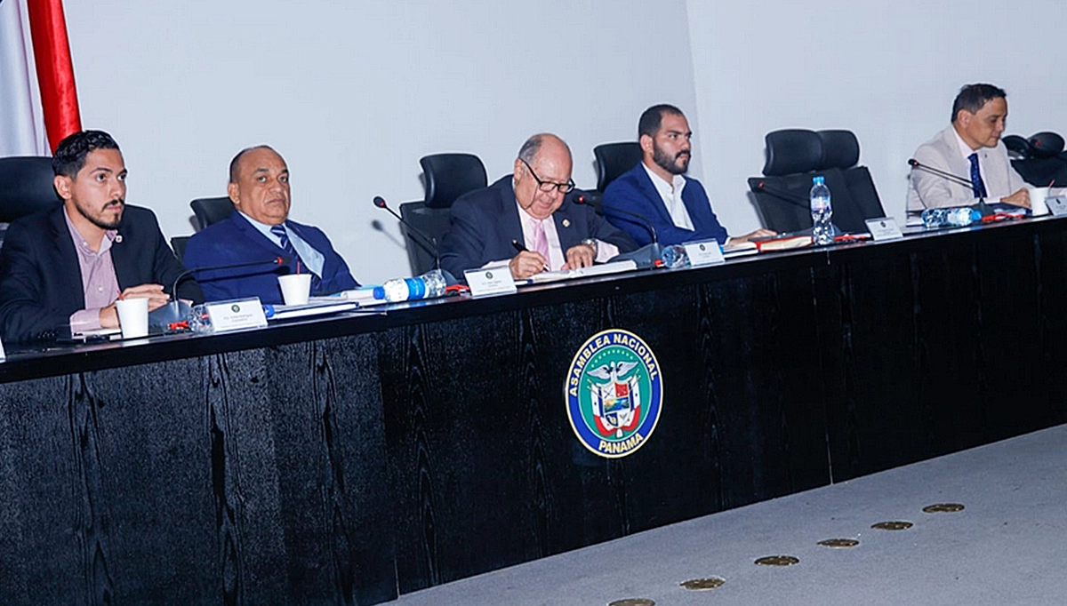 Featured image for “Congelan debate de la CSS hasta el viernes en busca de consensos”