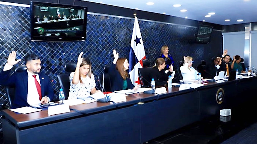 Featured image for “Asamblea Nacional archiva denuncias contra magistrados de la CSJ y el presidente Mulino”