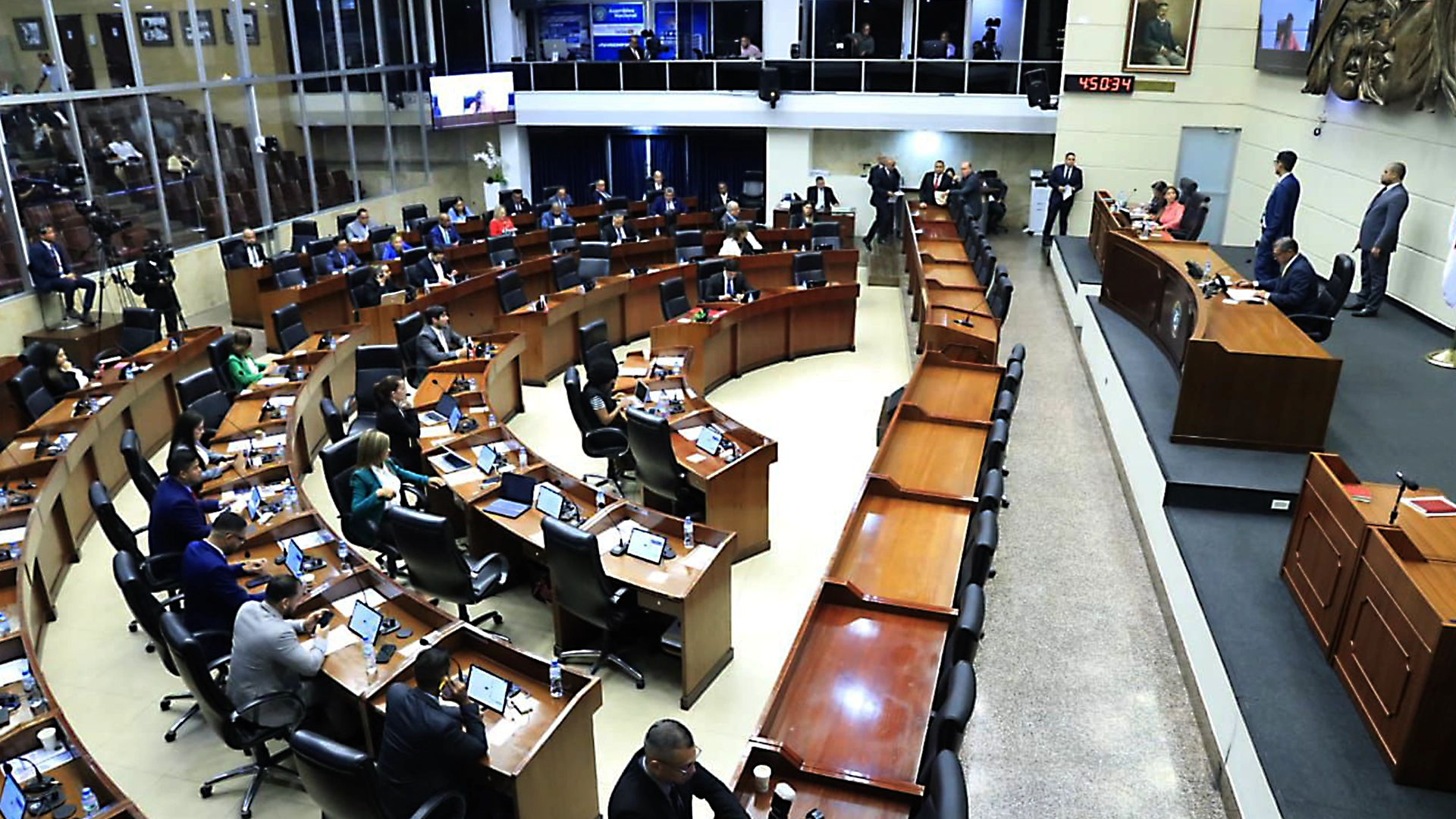 Featured image for “Asamblea devuelve a comisión proyecto sobre derecho a réplica tras cuestionamientos”